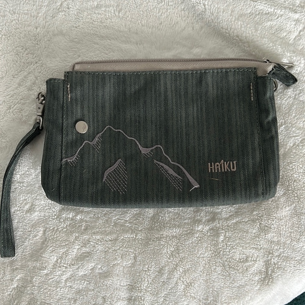 Haiku Stride wristlet/ crossbody